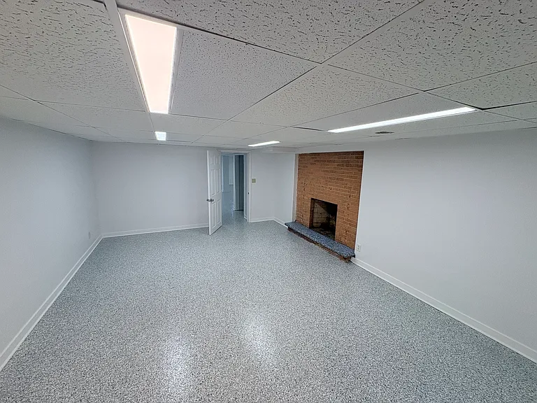 7450 Webster St — Photo 23