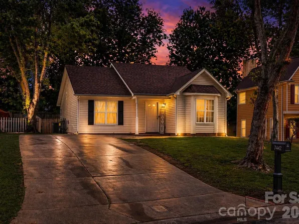 7442 Crestside Ln, Charlotte, NC 28227