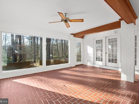 3rd image of 4004 Longwood Dr