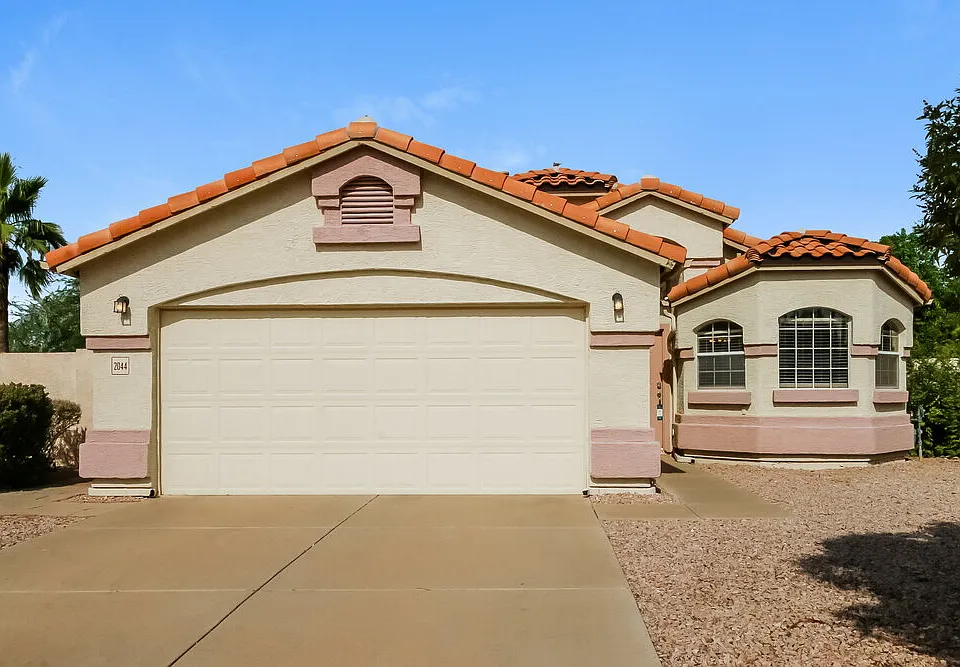 2044 S Avoca Cir