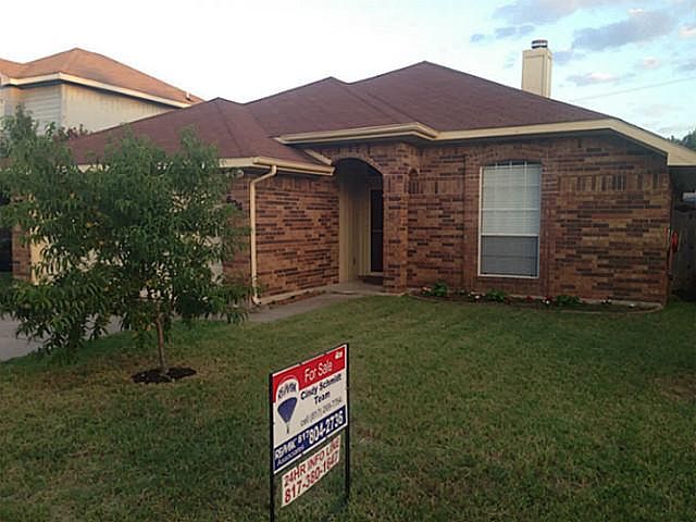 1st image of 606 Harbor Town Dr