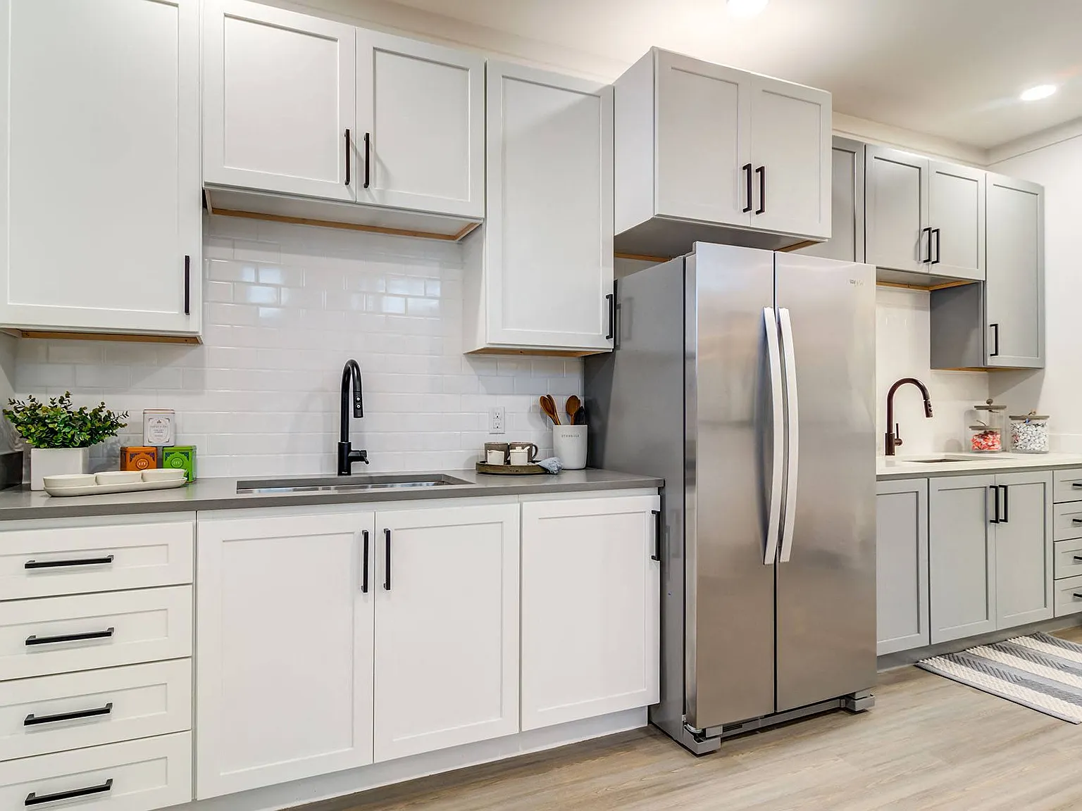 The Collins Luxury Apartments — Photo 4