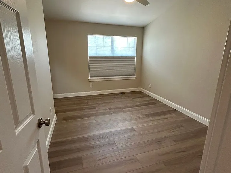 536 E Mulberry St — Photo 53
