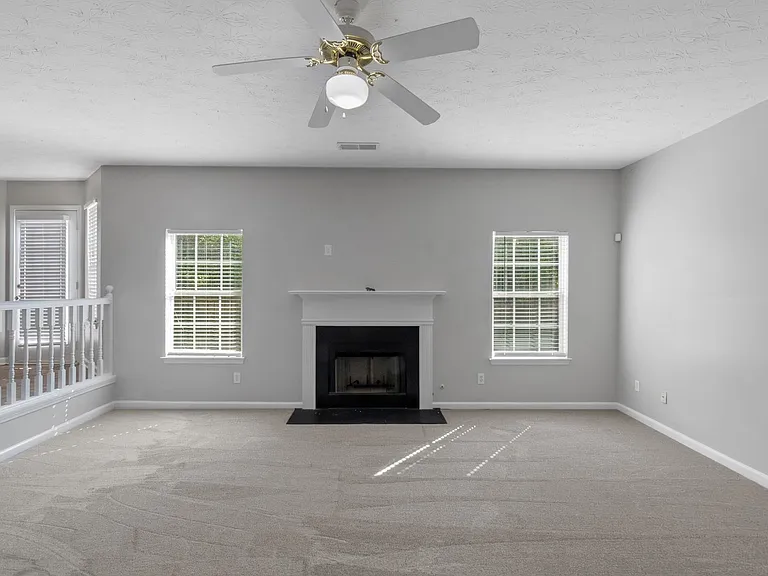 240 Dairyland Dr — Photo 10