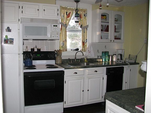 Kitchen 11'1/2"x9'1/2