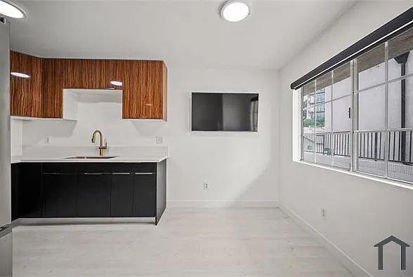 920 Everett St — Photo 18