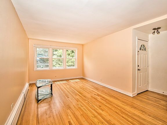 5th image of 2528 W Farragut Ave