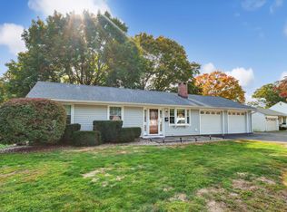 6 Spindrift Ln, Milford, CT 06460