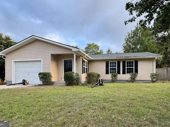 1621 Meadowood Dr, Waycross, GA 31503