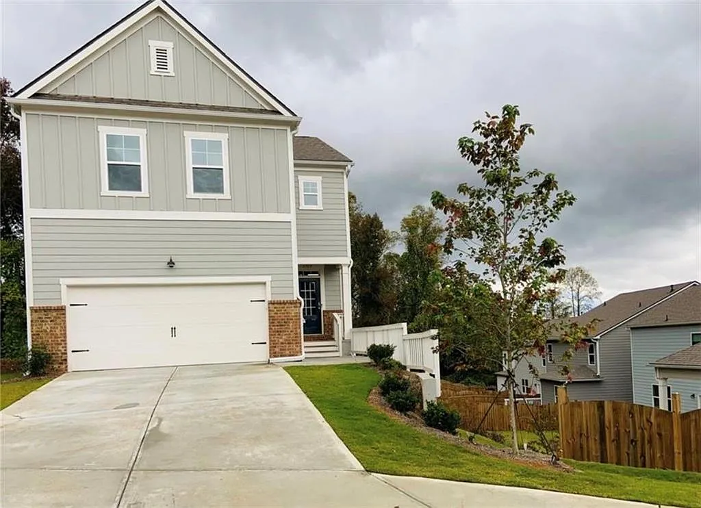 4 bed, 2.5 bath, 1979 sqft, $2,350 — Photo 1