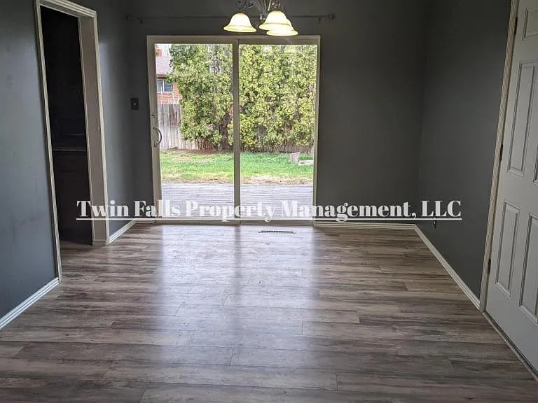 2121 Sherry Cir — Photo 6