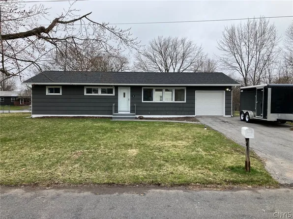 15 McIntosh St, Liverpool, NY 13090