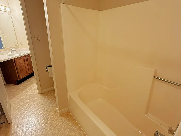 5446 Oxford Dr — Photo 7