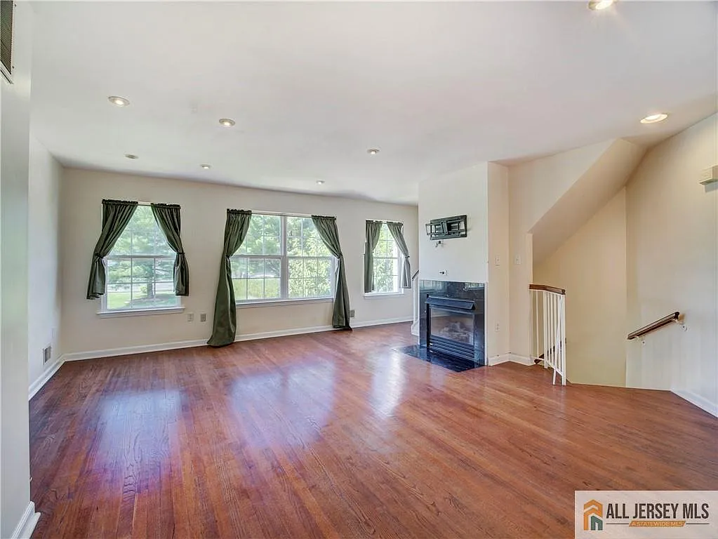 3 bed, 2.5 bath, 1478 sqft, $3,400 — Photo 4