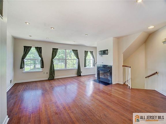 4th image of 83 Nathan Blvd #35