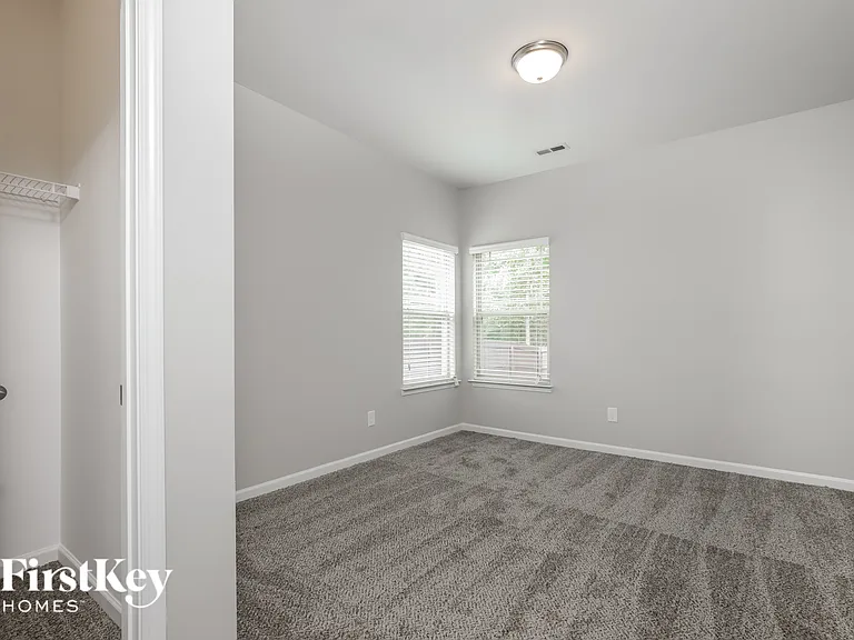 4476 Redfern Pl — Photo 13