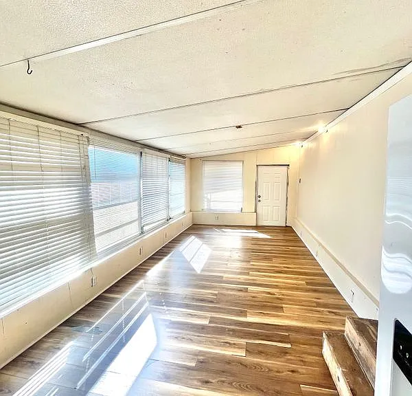 137 Lantern Pl — Photo 1