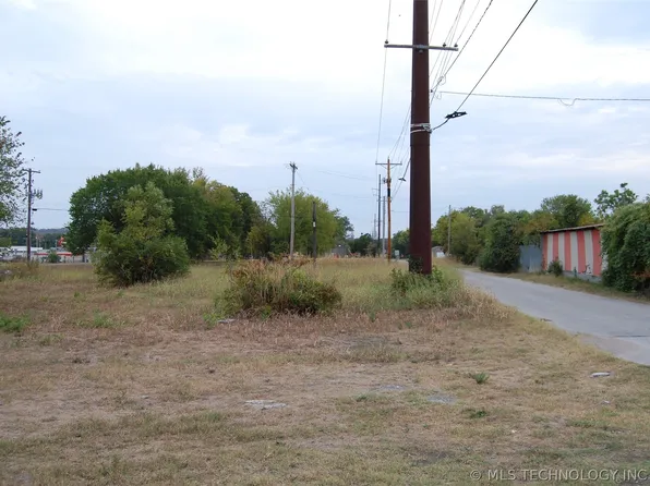 214 N B St, Henryetta, OK 74437