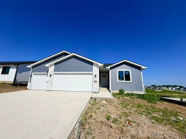 212 S Walnut Dr, Norwalk, IA 50211