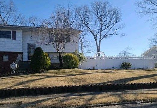3rd image of 138 Adams St