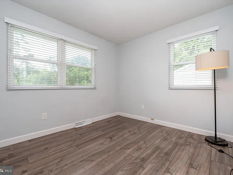 1005 Magothy Park Ln — Photo 9