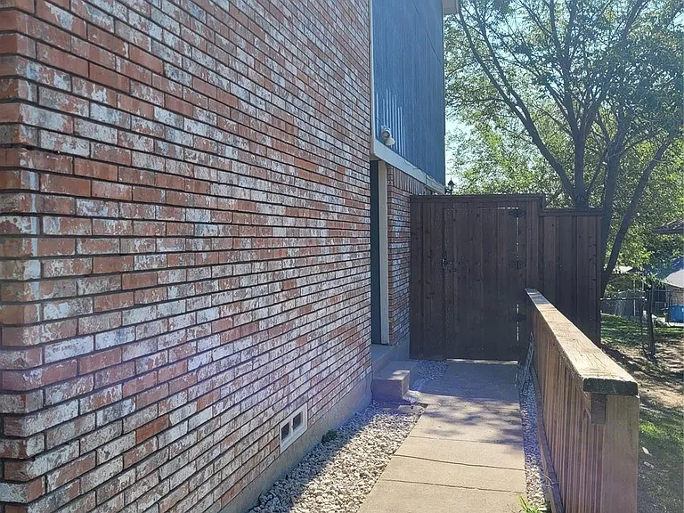 305 Shoreview Dr — Photo 17