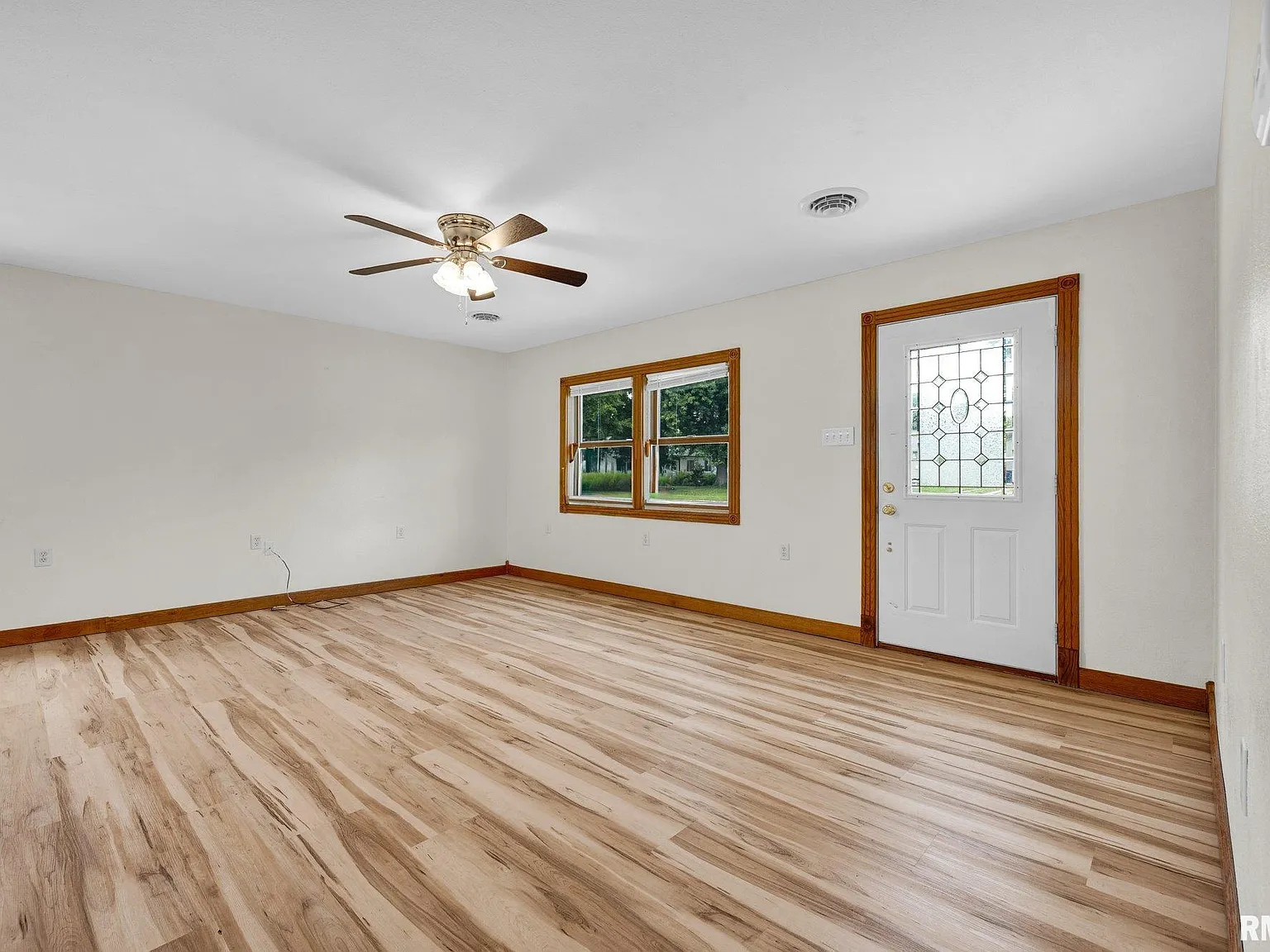 3 bed, 1.0 bath, 960 sqft, $1,500 — Photo 3