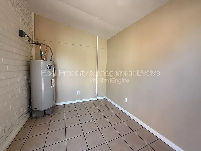 1437 E Polk St #2 — Photo 4