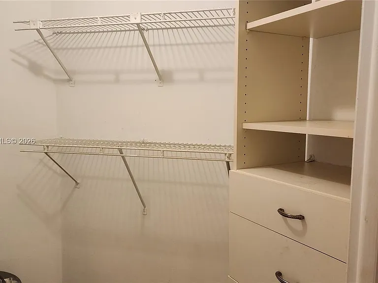 8290 Lake Dr #405 — Photo 9