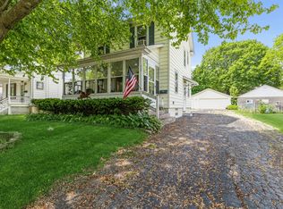 929 Clay St, Woodstock, IL 60098