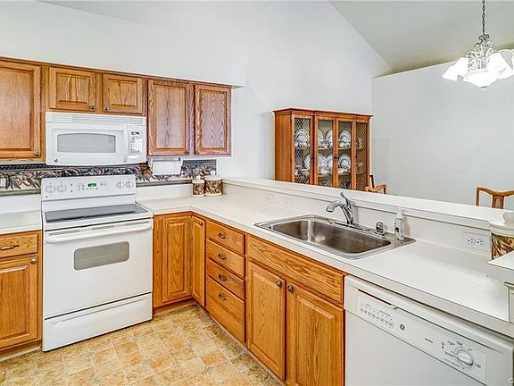 3rd image of 2543 Wanstead Ct