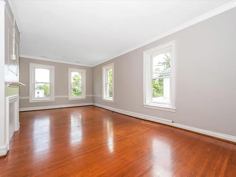 457 N Potomac St — Photo 5