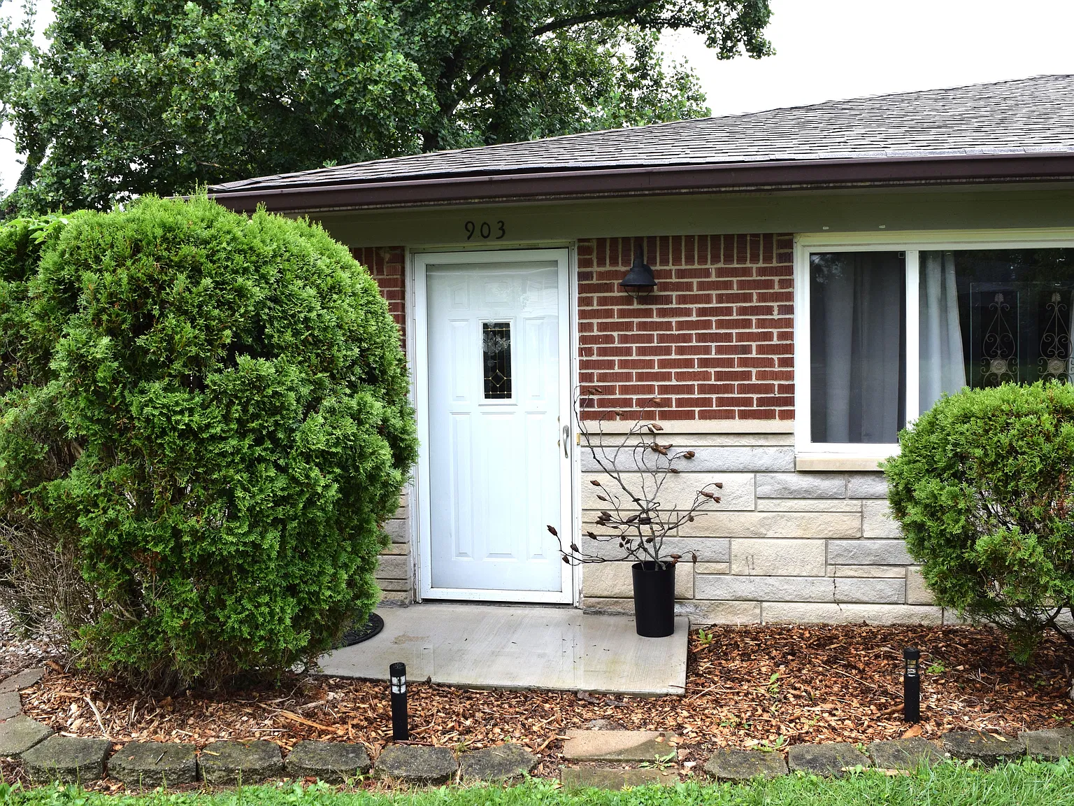 903 W Cascade Ave — Photo 2