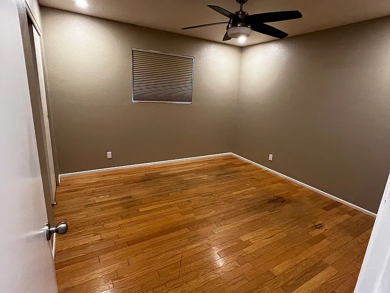1235 W 12th Pl — Photo 18