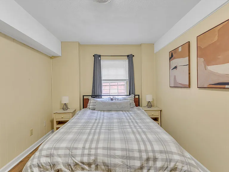 918 Hampshire Ct — Photo 9