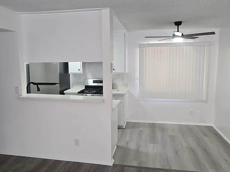 5531 Corteen Pl — Photo 2