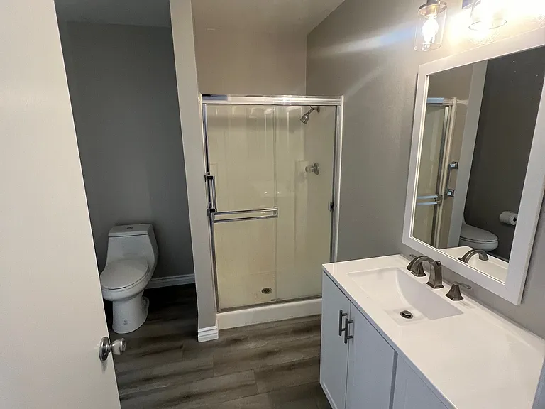 2800 Regina Ave — Photo 35