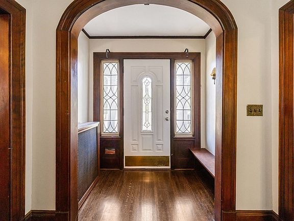 3rd image of 122 Bellevue Ave