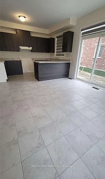 1 Sparrowbrook St — Photo 5