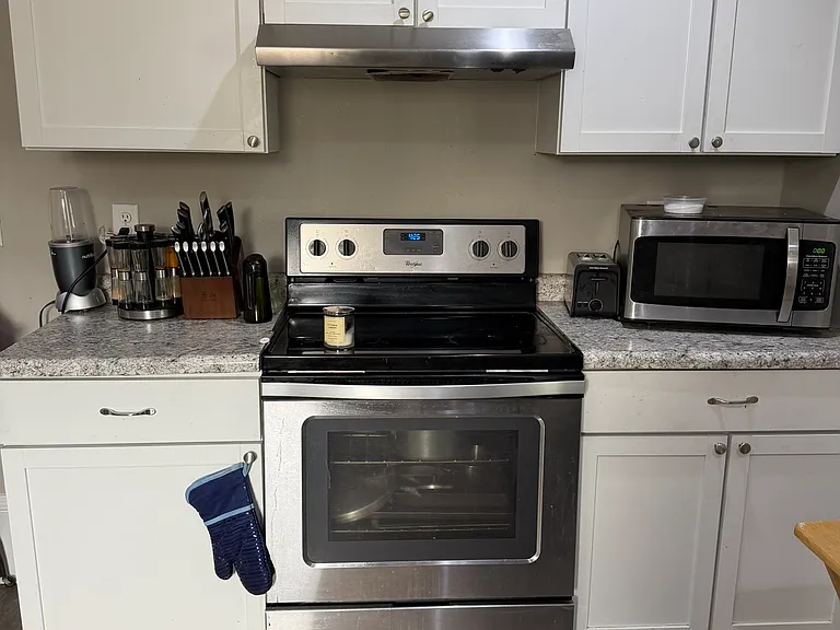 37 E Columbia St #A — Photo 8