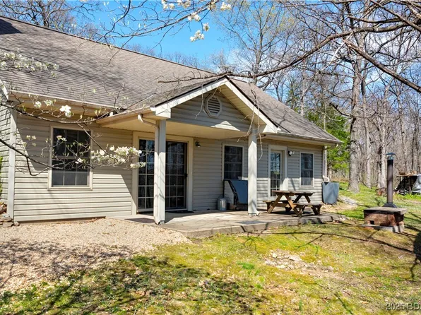 514 Bumble Bee Dr, Linn Creek, MO 65052