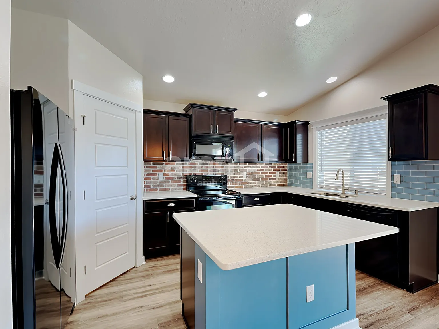 4 bed, 2.0 bath, 1845 sqft, $2,730 — Photo 3