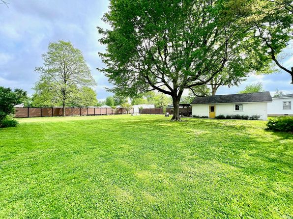 825 Hancock Ave, Mitchell, IN 47446