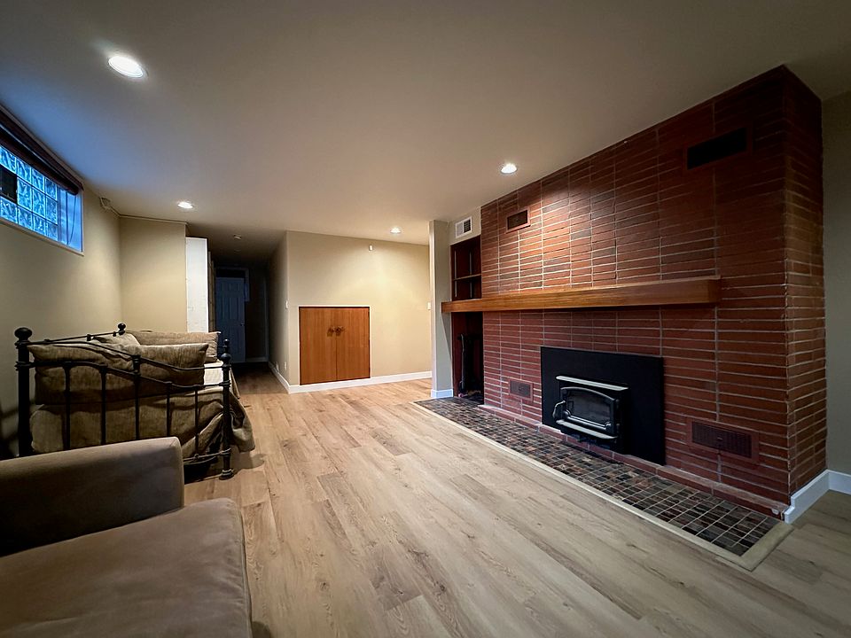 living room with wood-burning fireplace