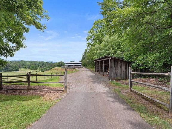 17th image of 102 Cross Creek Ln