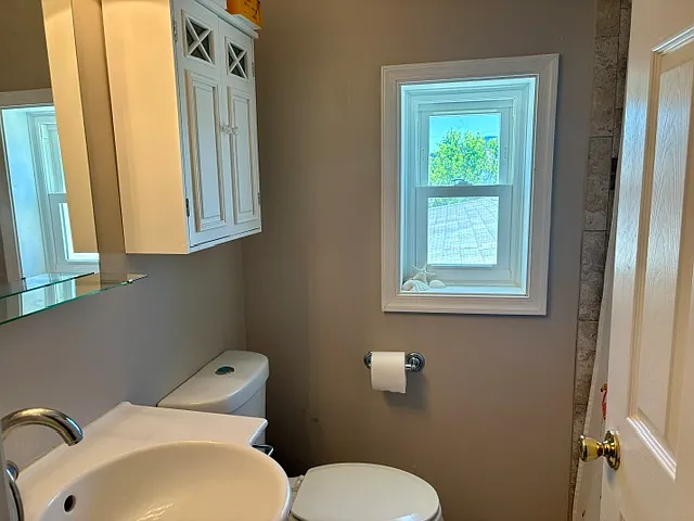 Full bathroom second floor