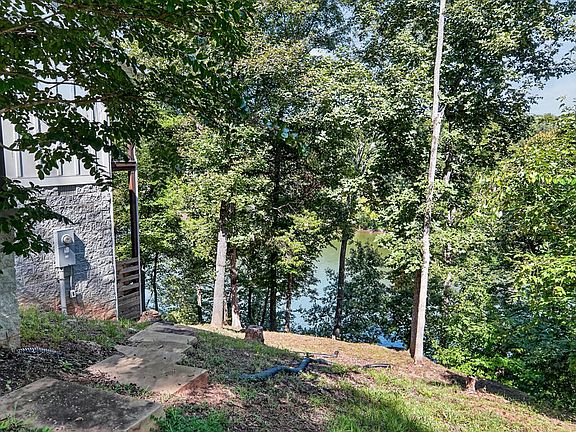 5th image of 300 Chandler Rd