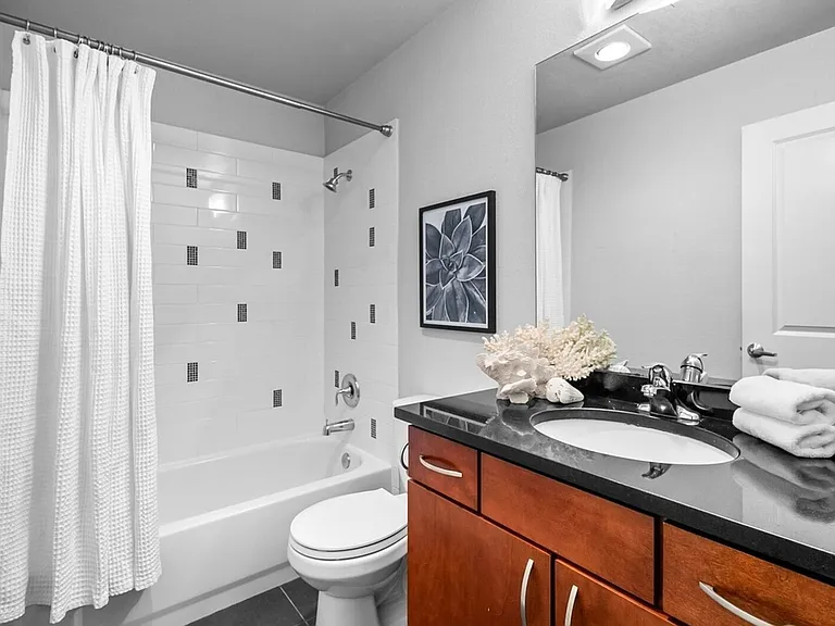 840 NE 125th St #103 — Photo 16