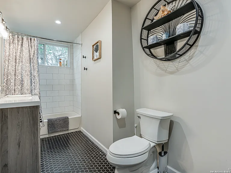 1482 Avenue Q — Photo 10
