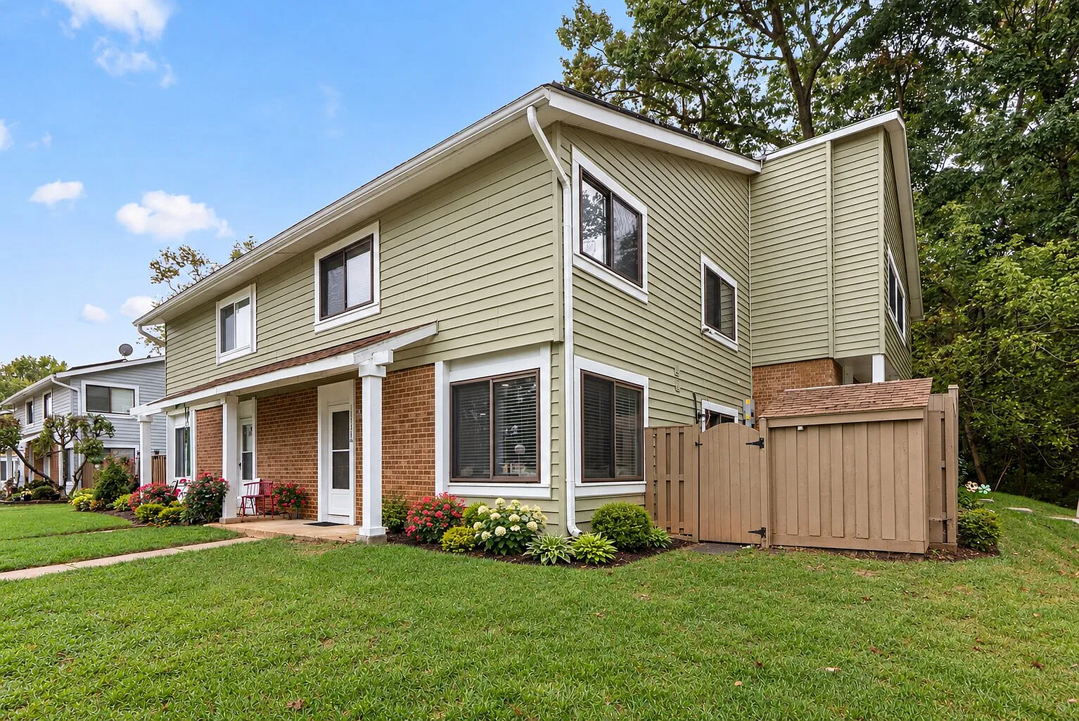 3 bed, 2.5 bath, 1248 sqft, $2,700 — Photo 1